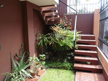 VENDO LINDA CASA REMODELADA CON DPTO INDEPENDIENTE SAN BORJA.