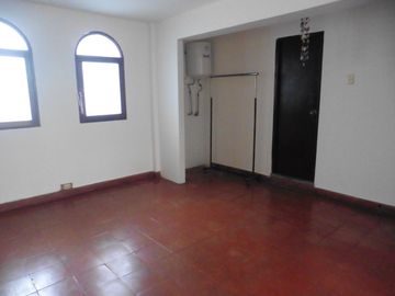 VENDO LINDA CASA REMODELADA CON DPTO INDEPENDIENTE SAN BORJA.