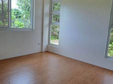 14.5m 4 Bedroom House NEAR TWIN LAKES TAGAYTAY!