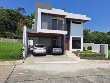 14.5m 4 Bedroom House NEAR TWIN LAKES TAGAYTAY!