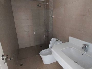 Oak Harbor Residences RFO 1 2 Bedroom Condo in Marina Bay Jackson Avenue Asiaworld City Parañaque Near SM Mall of Asia Uniwide Coastal Mall Pagcor Ent
