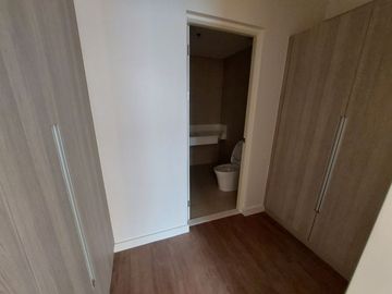 Oak Harbor Residences RFO 1 2 Bedroom Condo in Marina Bay Jackson Avenue Asiaworld City Parañaque Near SM Mall of Asia Uniwide Coastal Mall Pagcor Ent