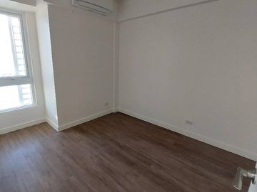 Oak Harbor Residences RFO 1 2 Bedroom Condo in Marina Bay Jackson Avenue Asiaworld City Parañaque Near SM Mall of Asia Uniwide Coastal Mall Pagcor Ent