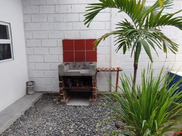 Villas Amobladas en la Paya de Tonsupa cerca al mar, en Venta, cuenta con Piscina.