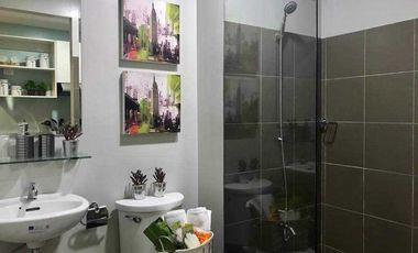 50% discount Rush Pasalo  Condominium in Malate manila near LRT Quirino, De la salle university 