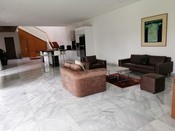 Rumah siap huni di komplek manggarai Jakarta Selatan