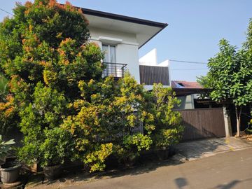Rumah siap huni di komplek manggarai Jakarta Selatan