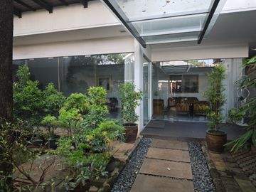 Rumah siap huni di komplek manggarai Jakarta Selatan