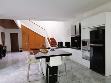 Rumah siap huni di komplek manggarai Jakarta Selatan