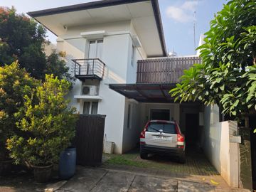 Rumah siap huni di komplek manggarai Jakarta Selatan