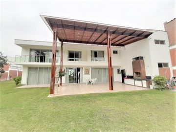 CAMACHO ALQUILER CASA DE 2 PISOS PARA OFICINA EN LA MOLINA