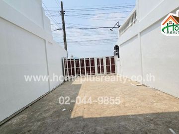 ทาวน์โฮม3ชั้น ถนนสุขาภิบาล5 ซอย32แยก3 ใกล้ตลาดออเงิน (รีโนเวท)