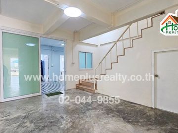 ทาวน์โฮม3ชั้น ถนนสุขาภิบาล5 ซอย32แยก3 ใกล้ตลาดออเงิน (รีโนเวท)