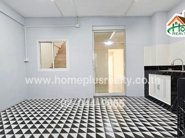 ทาวน์โฮม3ชั้น ถนนสุขาภิบาล5 ซอย32แยก3 ใกล้ตลาดออเงิน (รีโนเวท)