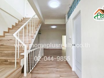 ทาวน์โฮม3ชั้น ถนนสุขาภิบาล5 ซอย32แยก3 ใกล้ตลาดออเงิน (รีโนเวท)