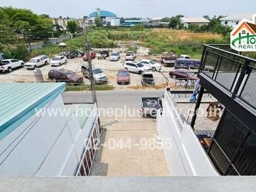 ทาวน์โฮม3ชั้น ถนนสุขาภิบาล5 ซอย32แยก3 ใกล้ตลาดออเงิน (รีโนเวท)