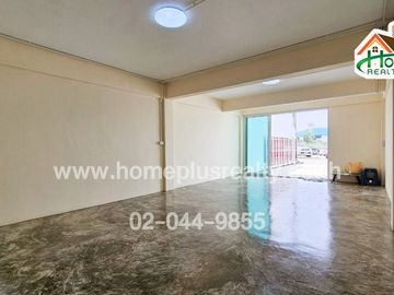 ทาวน์โฮม3ชั้น ถนนสุขาภิบาล5 ซอย32แยก3 ใกล้ตลาดออเงิน (รีโนเวท)