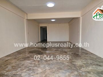 ทาวน์โฮม3ชั้น ถนนสุขาภิบาล5 ซอย32แยก3 ใกล้ตลาดออเงิน (รีโนเวท)