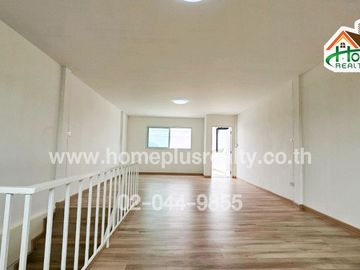 ทาวน์โฮม3ชั้น ถนนสุขาภิบาล5 ซอย32แยก3 ใกล้ตลาดออเงิน (รีโนเวท)