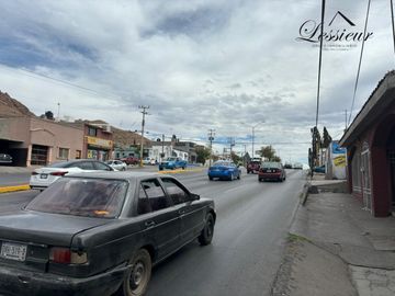 CASA HABITACIÓN SOBRE CORREDOR COMERCIAL EN ESQUINA EN CHIHUAHUA CAPITAL