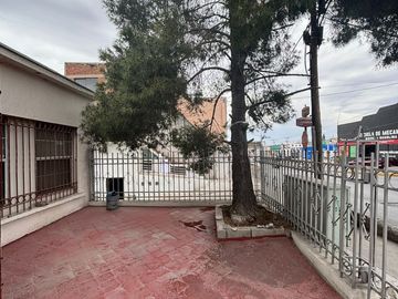 CASA HABITACIÓN SOBRE CORREDOR COMERCIAL EN ESQUINA EN CHIHUAHUA CAPITAL