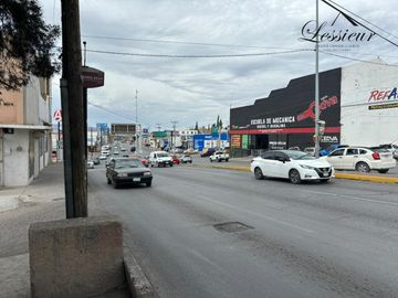 CASA HABITACIÓN SOBRE CORREDOR COMERCIAL EN ESQUINA EN CHIHUAHUA CAPITAL