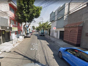 AMPLIA CASA ADJUDICADA EN LEYES DE REFORMA, IZTAPALAPA