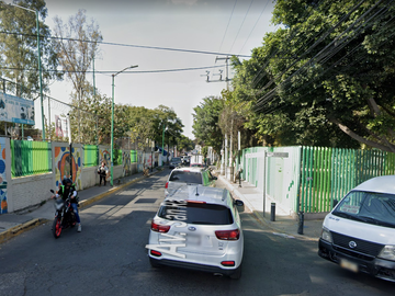 AMPLIA CASA ADJUDICADA EN LEYES DE REFORMA, IZTAPALAPA