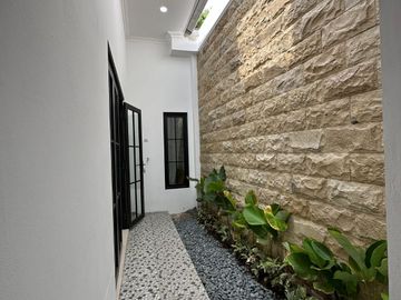 DIJUAL RUMAH KLASIK MODERN SIAP HUNI DAN PROSES BANGUN DI JL GODEAN