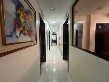 CIUDADELA LOS ALMENDROS VENDO PRECIOSA Y AMPLIA CASA ESQUINERA DE DOS PISOS CON AREAS DE OFICINA