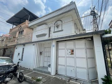 CIUDADELA LOS ALMENDROS VENDO PRECIOSA Y AMPLIA CASA ESQUINERA DE DOS PISOS CON AREAS DE OFICINA