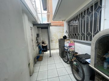 CIUDADELA LOS ALMENDROS VENDO PRECIOSA Y AMPLIA CASA ESQUINERA DE DOS PISOS CON AREAS DE OFICINA