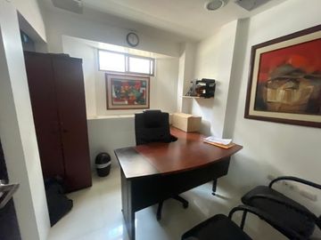 CIUDADELA LOS ALMENDROS VENDO PRECIOSA Y AMPLIA CASA ESQUINERA DE DOS PISOS CON AREAS DE OFICINA