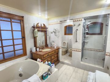 BROKER VENDE MARAVILLOSA CASA JARDÍN DEL MAR 5D+5B+4E