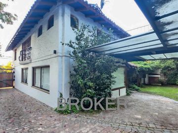 BROKER VENDE MARAVILLOSA CASA JARDÍN DEL MAR 5D+5B+4E