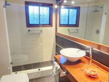 BROKER VENDE MARAVILLOSA CASA JARDÍN DEL MAR 5D+5B+4E
