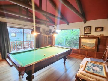 BROKER VENDE MARAVILLOSA CASA JARDÍN DEL MAR 5D+5B+4E