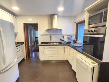 BROKER VENDE MARAVILLOSA CASA JARDÍN DEL MAR 5D+5B+4E