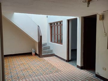 VENTA DE CASA EN URB. EL TRAPECIO, CHIMBOTE