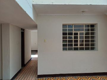 VENTA DE CASA EN URB. EL TRAPECIO, CHIMBOTE