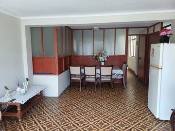 VENTA DE CASA EN URB. EL TRAPECIO, CHIMBOTE