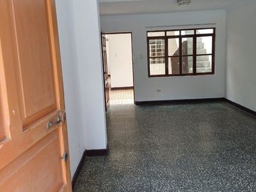 VENTA DE CASA EN URB. EL TRAPECIO, CHIMBOTE