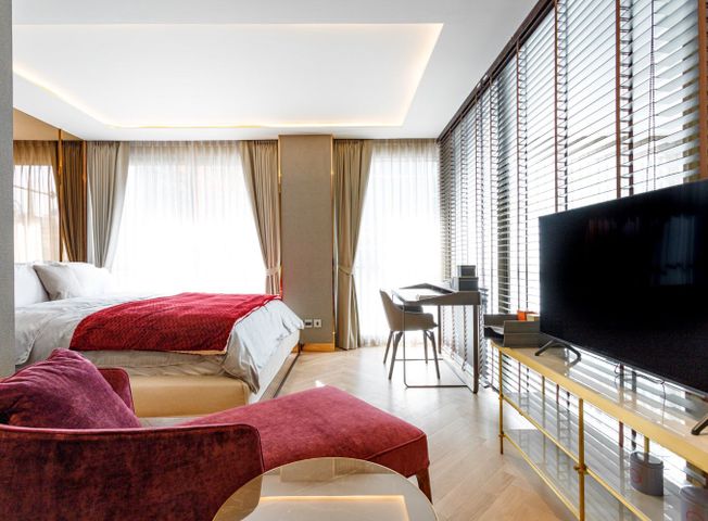 รูปภาพ Brand New Luxury Condominium in Soi Sukhumvit 47 for Sale near BTS Promphong