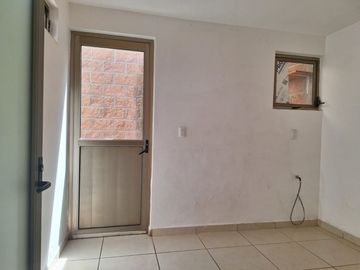 CASA EN VENTA EN PORTON CAÑADA, junto a la antorcha y clínica de fertilidad
