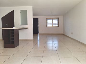 CASA EN VENTA EN PORTON CAÑADA, junto a la antorcha y clínica de fertilidad