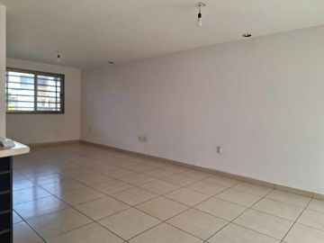 CASA EN VENTA EN PORTON CAÑADA, junto a la antorcha y clínica de fertilidad