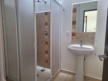 CASA EN VENTA EN PORTON CAÑADA, junto a la antorcha y clínica de fertilidad