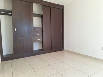 CASA EN VENTA EN PORTON CAÑADA, junto a la antorcha y clínica de fertilidad