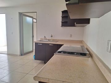 CASA EN VENTA EN PORTON CAÑADA, junto a la antorcha y clínica de fertilidad