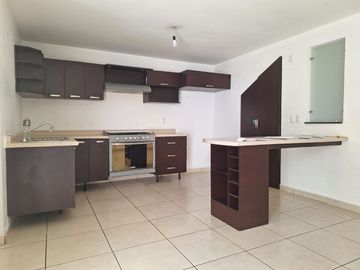 CASA EN VENTA EN PORTON CAÑADA, junto a la antorcha y clínica de fertilidad